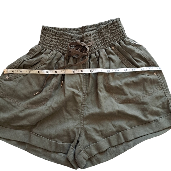Dark green shorts - Picture 3 of 6